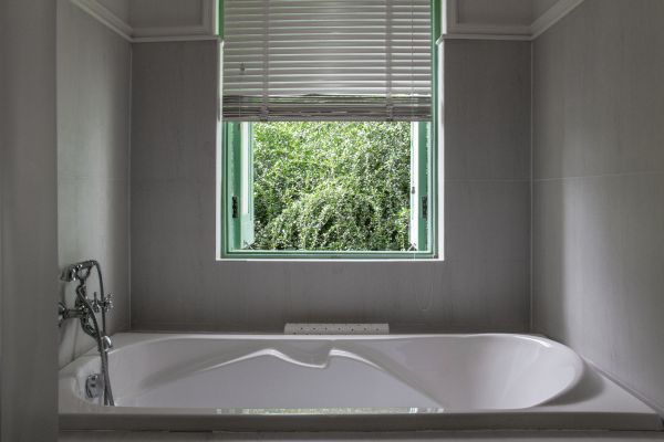 Cost of Fiberglass Tub Installation in Fort Worth